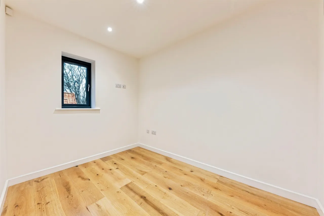 The Hall Farmyard, Harrowby, NG31, photo 5