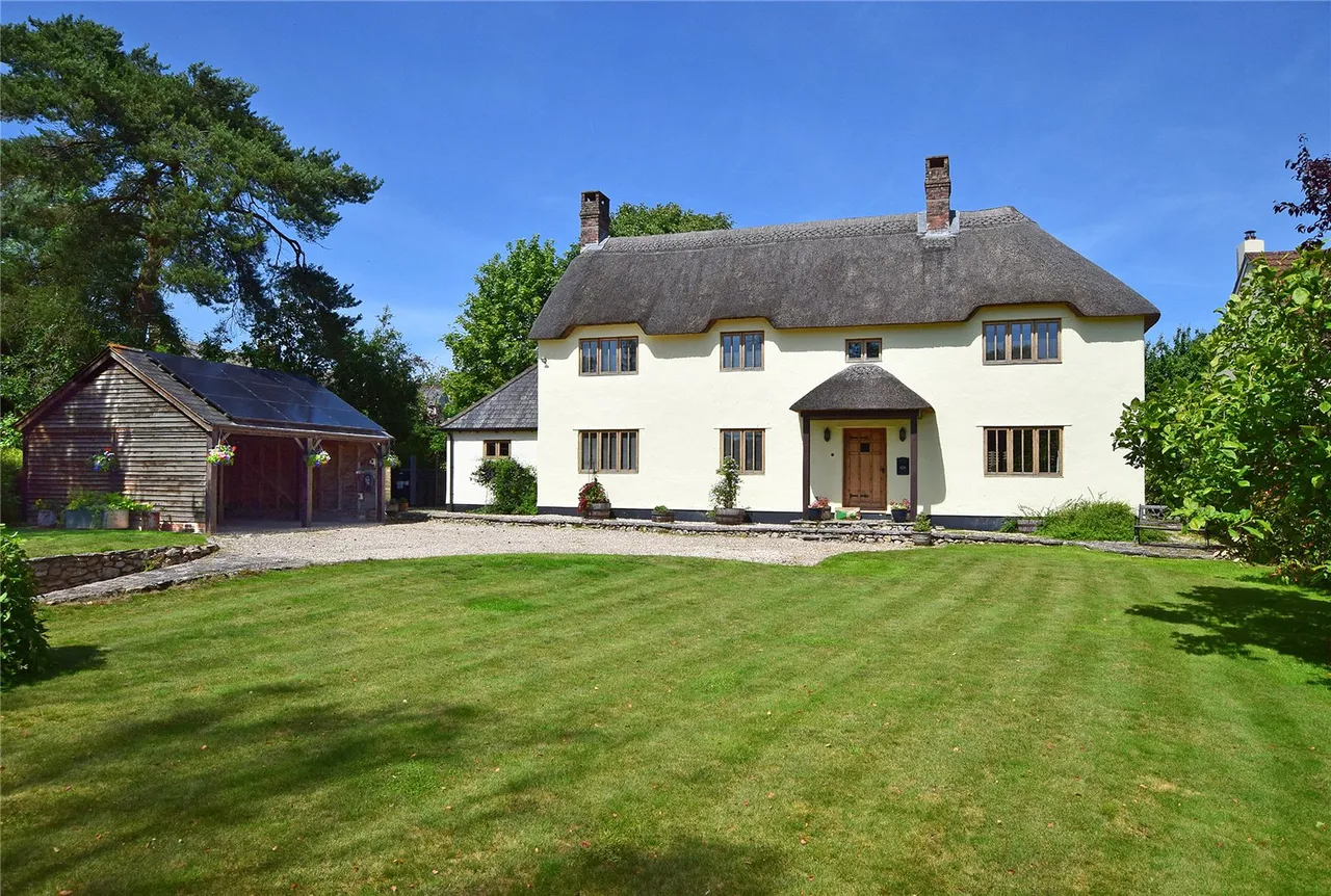 4 bed house for sale — Stockland, Honiton, Devon, EX14 9EF