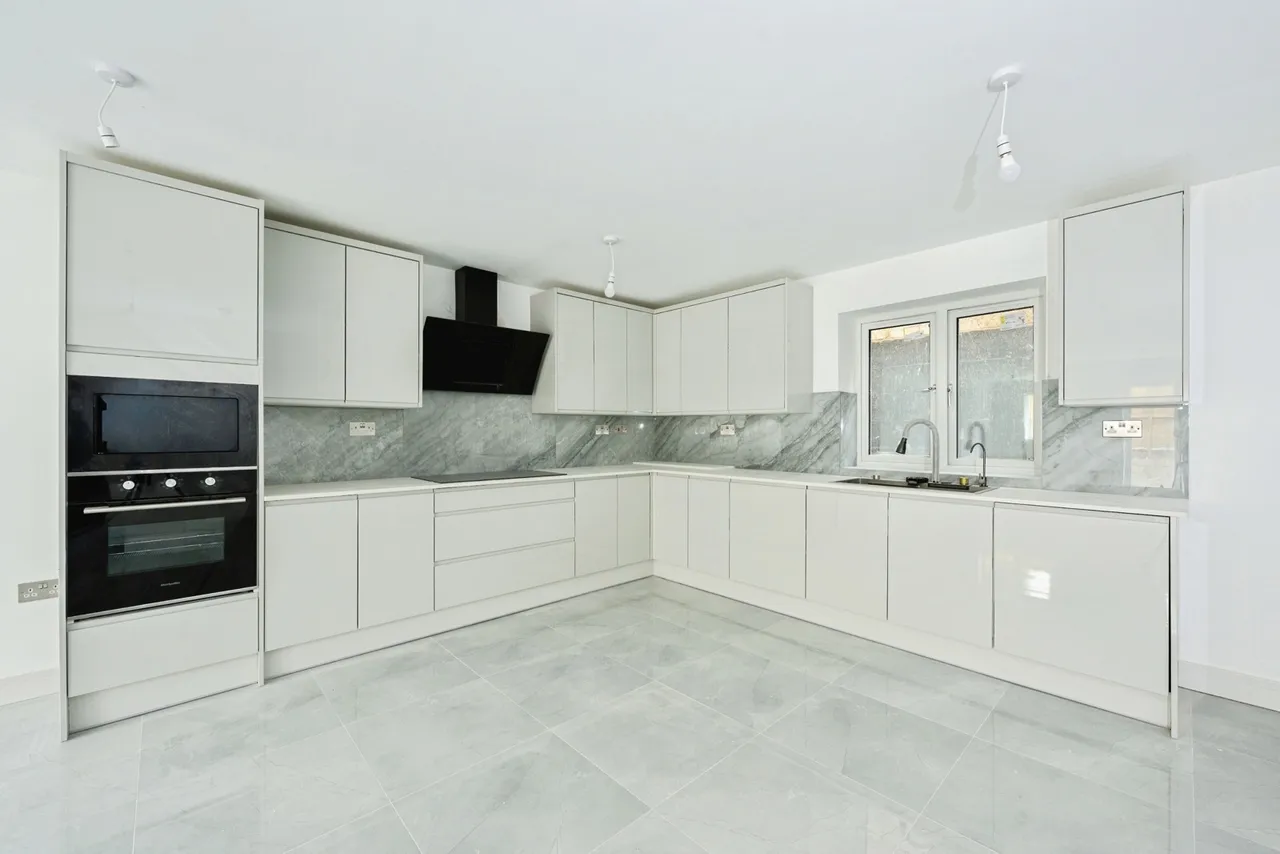 Station Approach, Whyteleafe, Surrey, CR3, photo 6