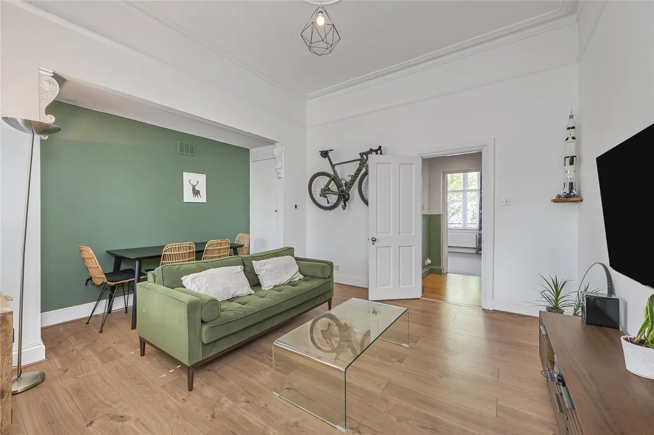 Larkhall Rise, London, SW4, photo 2