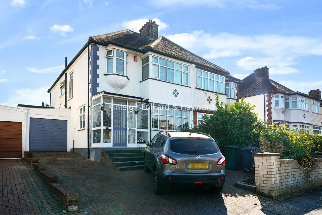 4 bed house for sale — Addington Drive, Finchley, London, N12