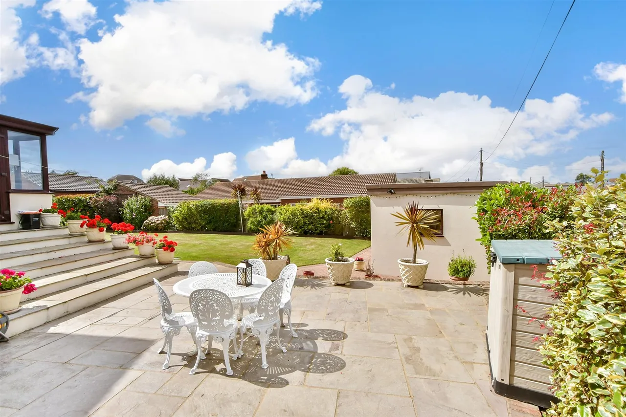 Seaside Avenue, Minster-On-Sea, ME12, photo 16