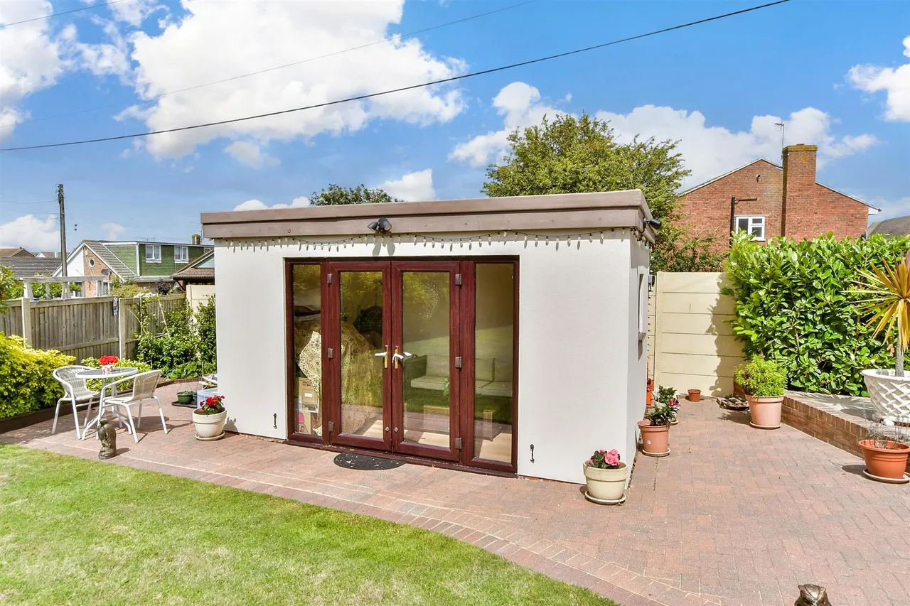 Seaside Avenue, Minster-On-Sea, ME12, photo 15