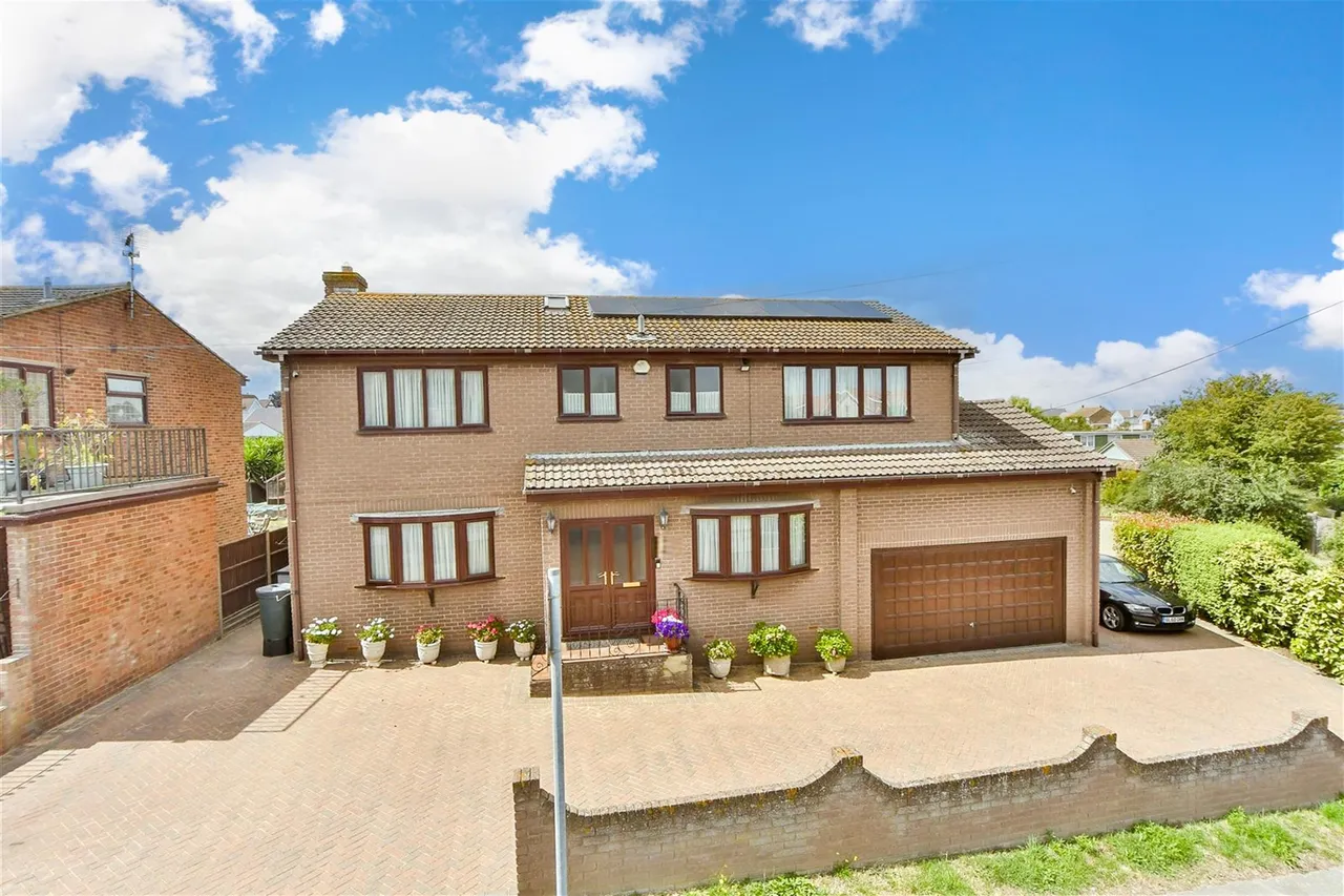 4 bed house for sale, Seaside Avenue, Minster-On-Sea, ME12