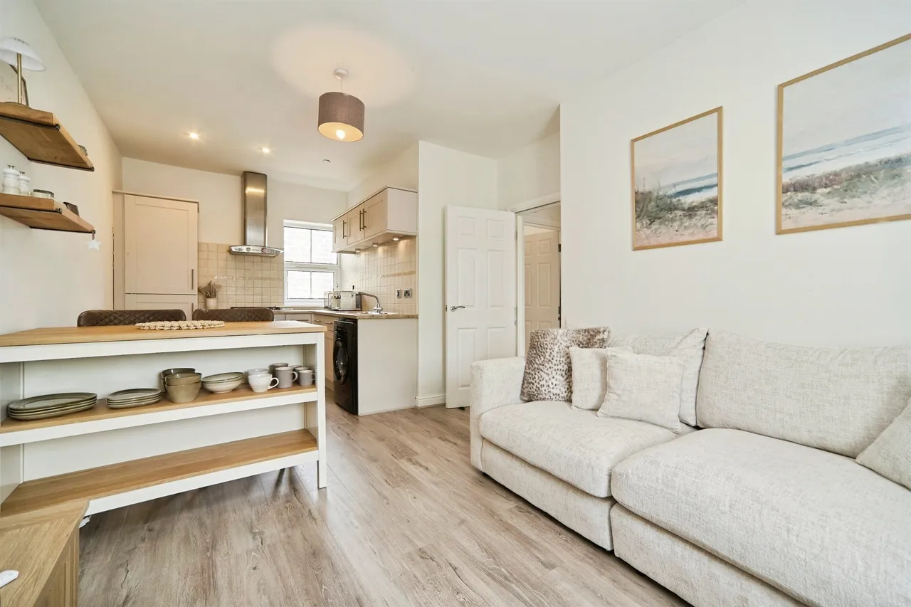 Rodley Lane, Rodley, LEEDS, photo 5