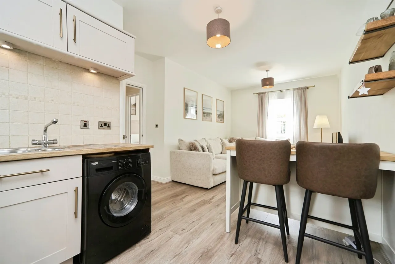 Rodley Lane, Rodley, LEEDS, photo 8