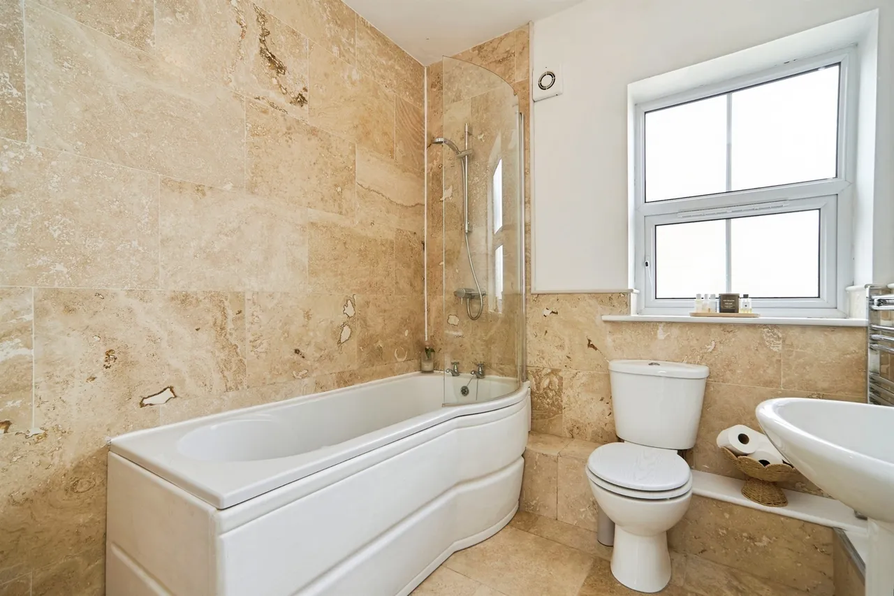 Rodley Lane, Rodley, LEEDS, photo 9