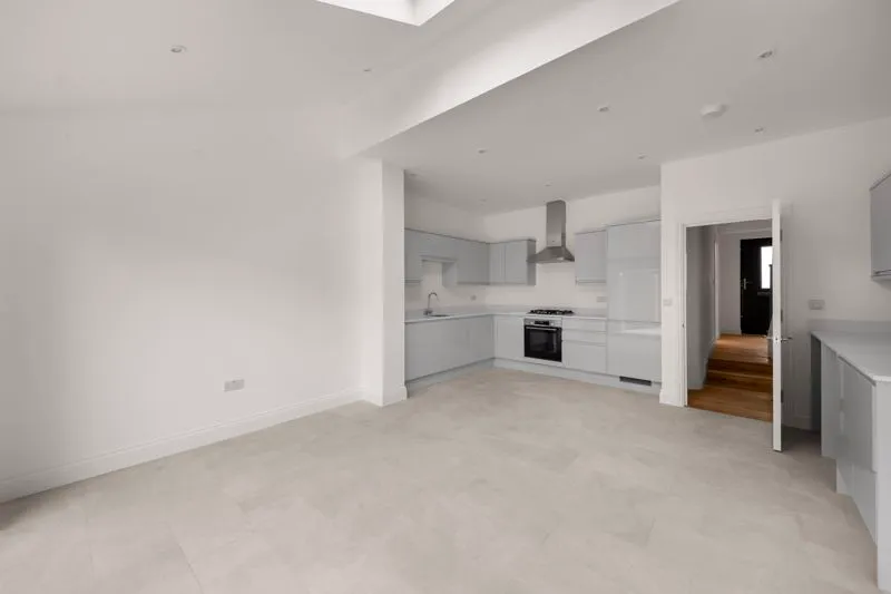 Gonville Crescent, Northolt, photo 4