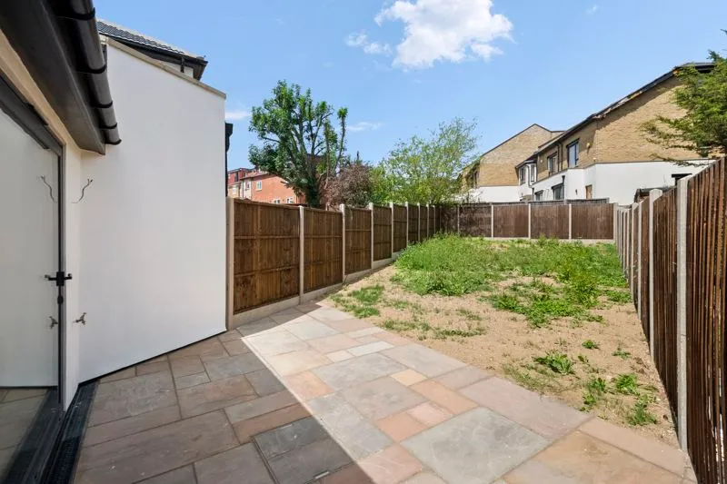 Gonville Crescent, Northolt, photo 8