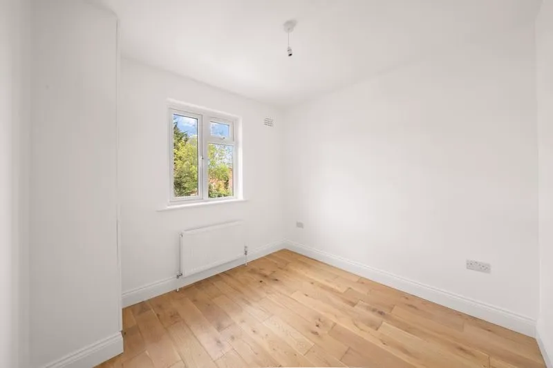 Gonville Crescent, Northolt, photo 12