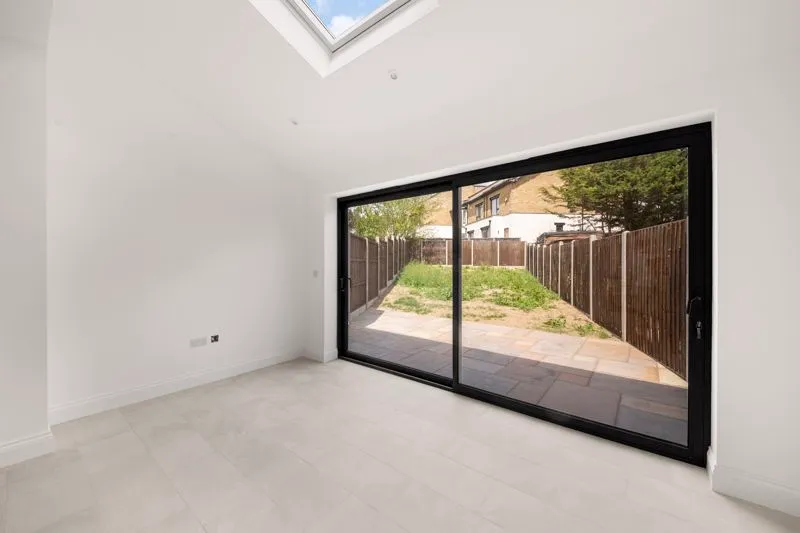 Gonville Crescent, Northolt, photo 11