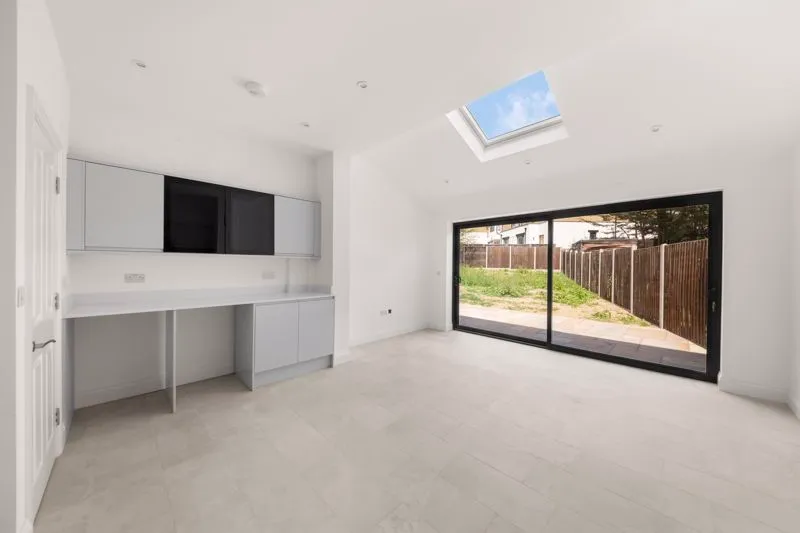 Gonville Crescent, Northolt, photo 3