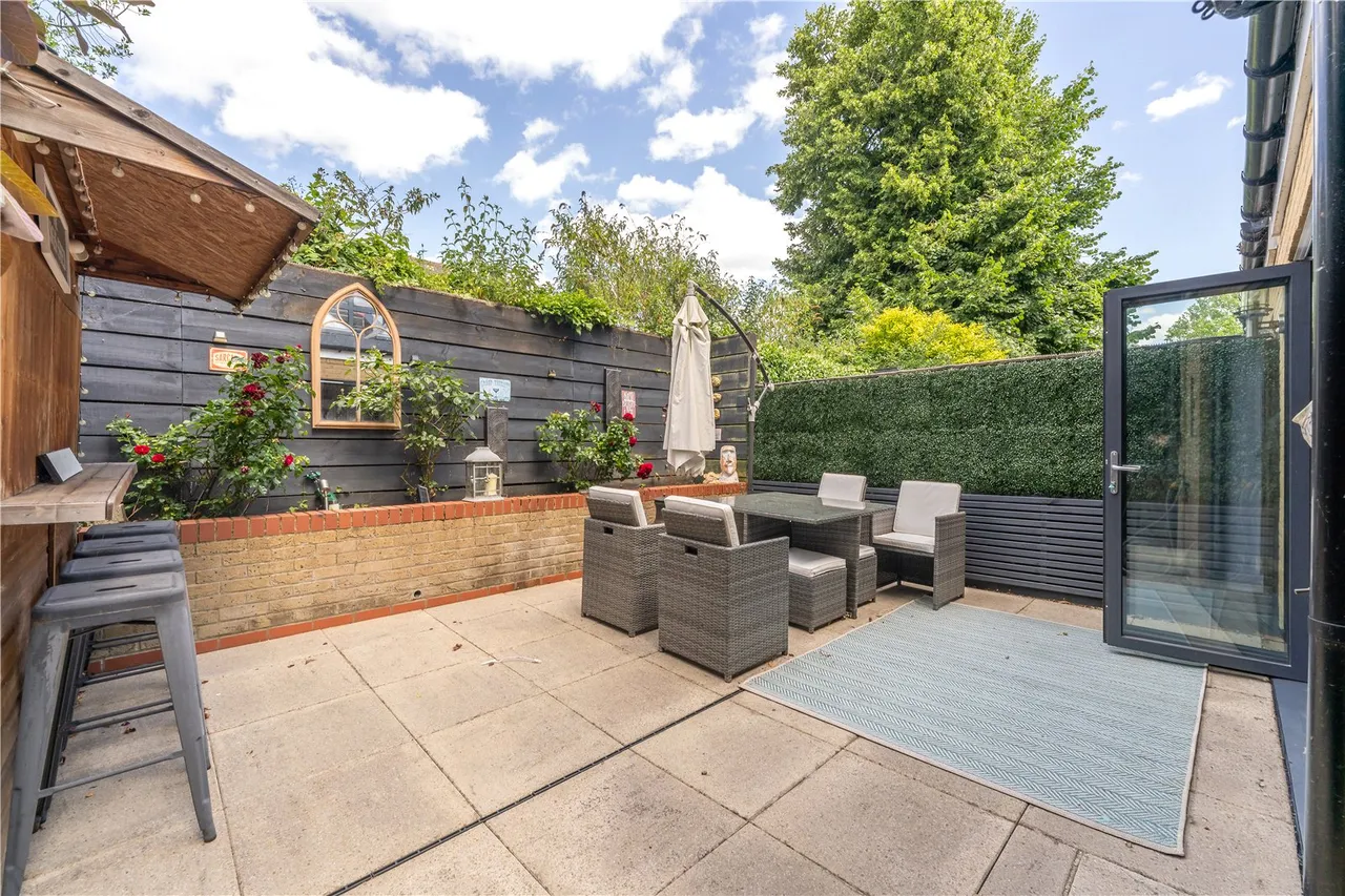 Fallow Place, Teddington, TW11 8GW, photo 2