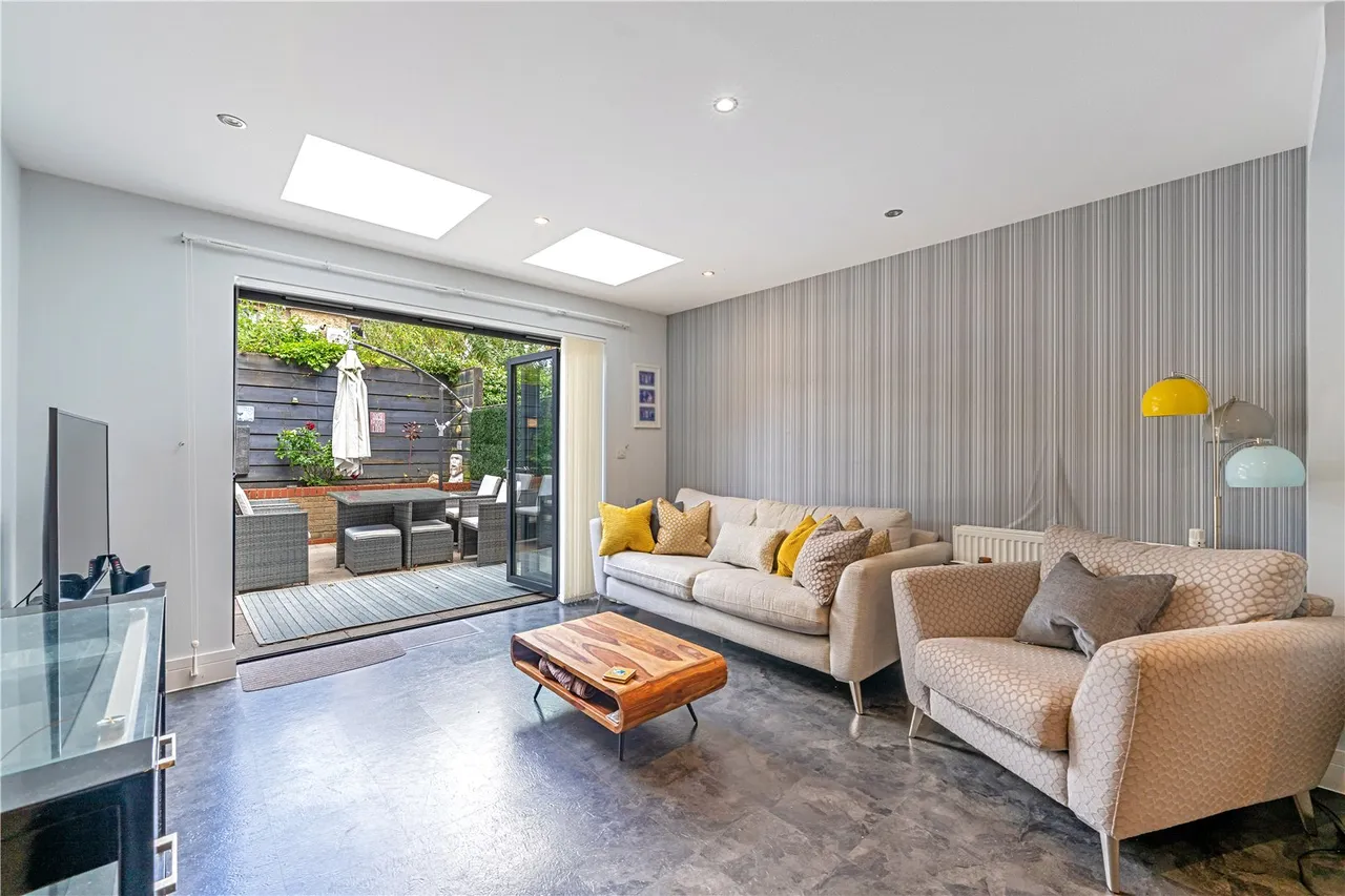 Fallow Place, Teddington, TW11 8GW, photo 4