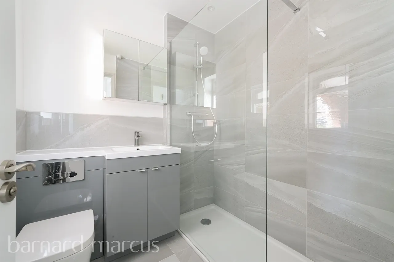 Springfield Place, NEW MALDEN, photo 3
