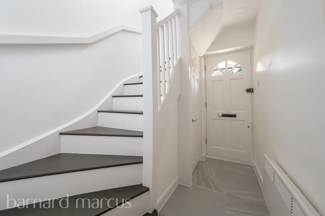 Springfield Place, NEW MALDEN, photo 4