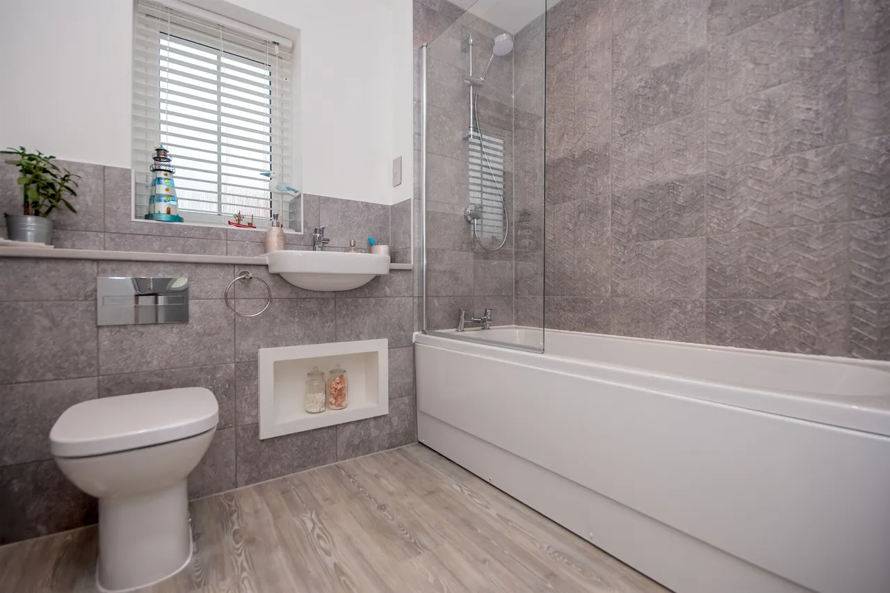 Periwinkle Gardens, Kettering, NN14, photo 13