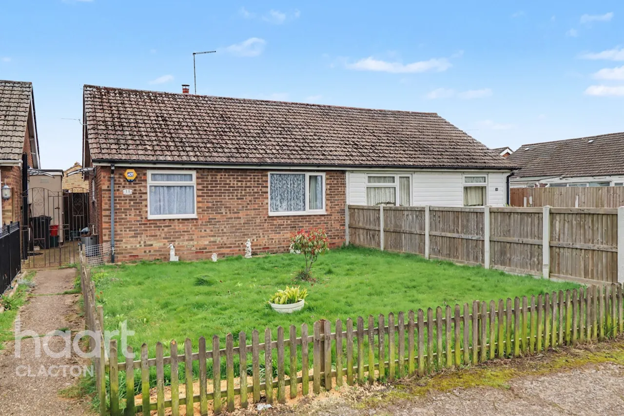 2 bed house for sale, Virginia Close, Clacton-On-Sea, CO15