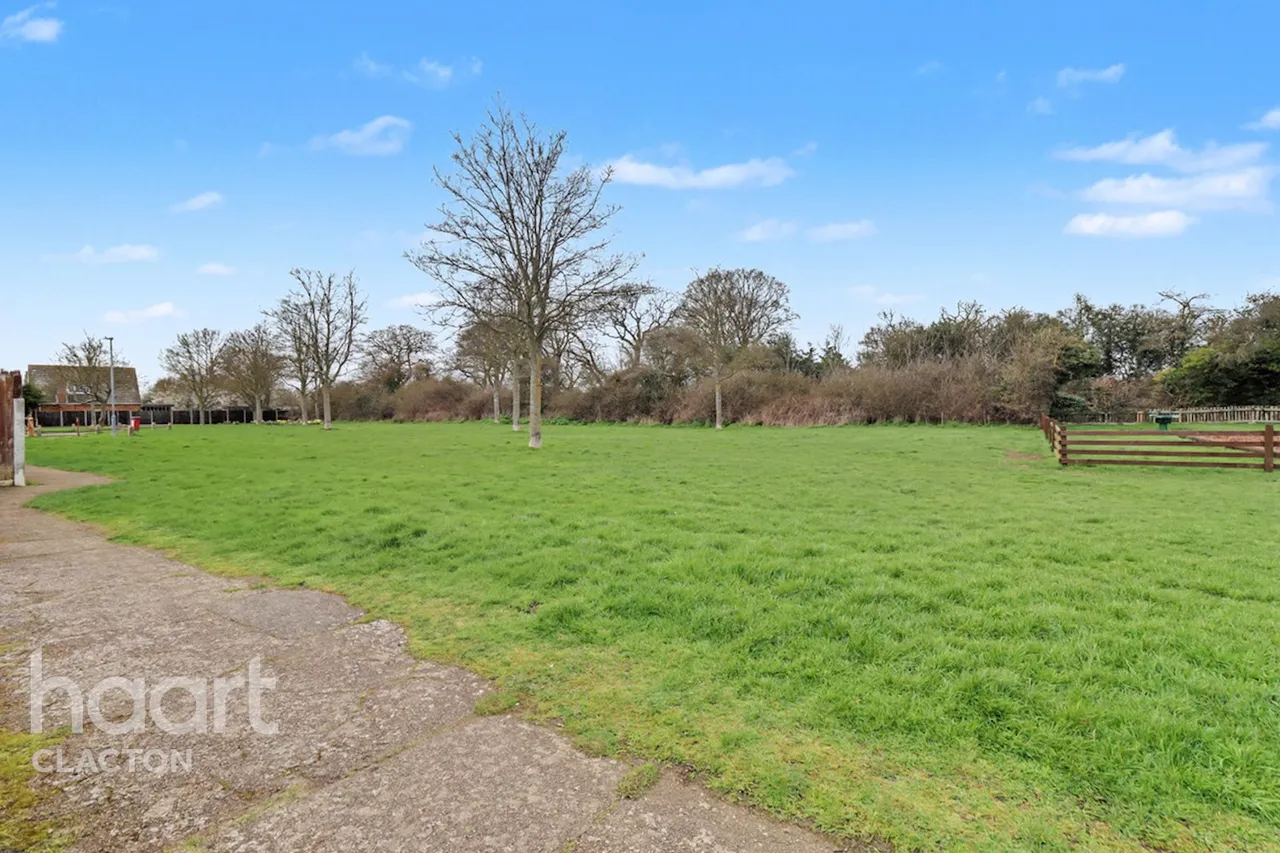 Virginia Close, Clacton-On-Sea, CO15, photo 9