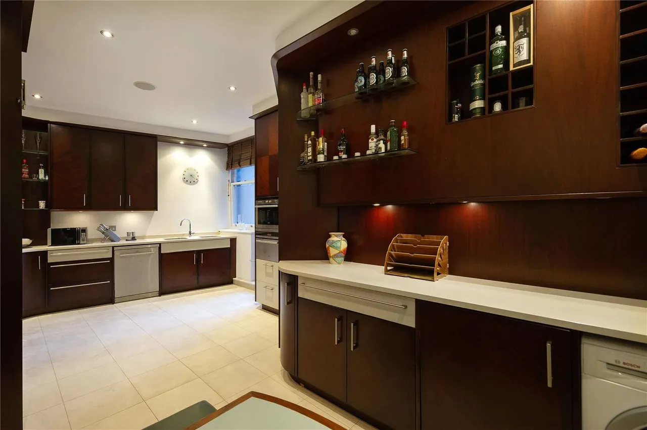 Cadogan Court, Draycott Avenue, London, SW3 3BX, photo 3