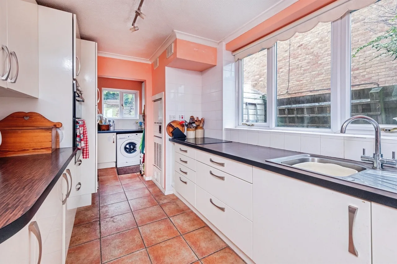 Page Hill Avenue, Buckingham, MK18, photo 4
