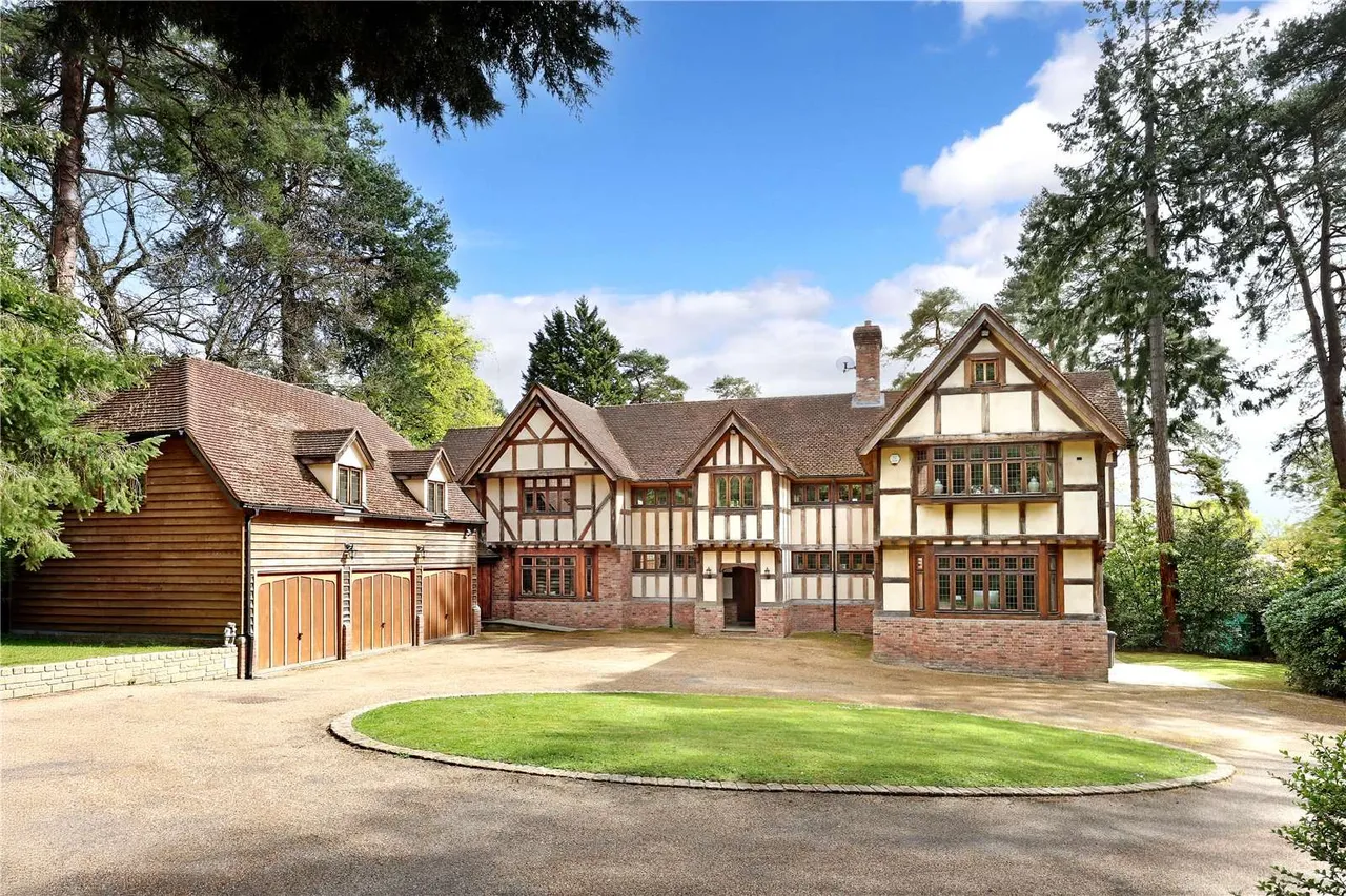 6 bed house for sale — Wentworth Estate, Callow Hill, Virginia Water, Surrey, GU25 4LD