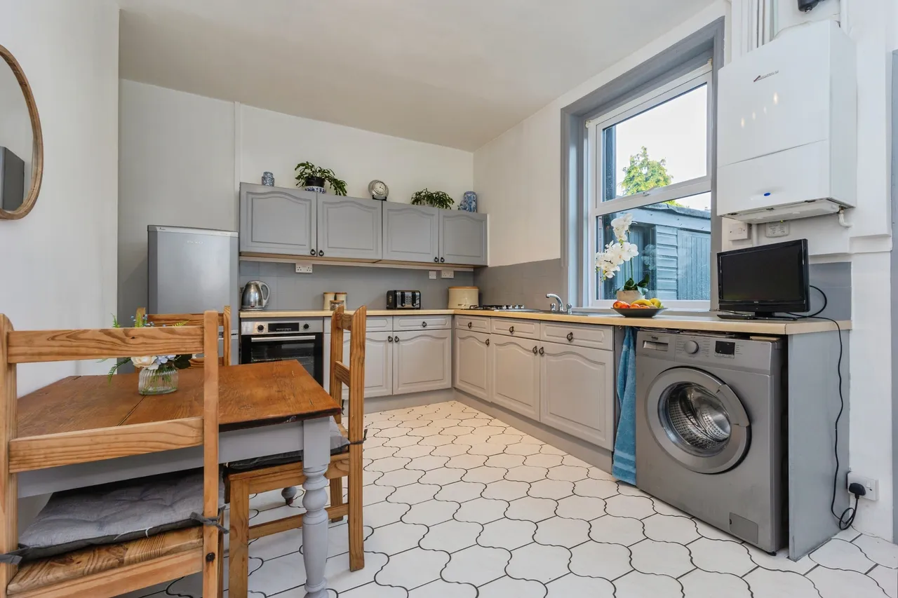 Tredcroft Street, Glossop, SK13, photo 8