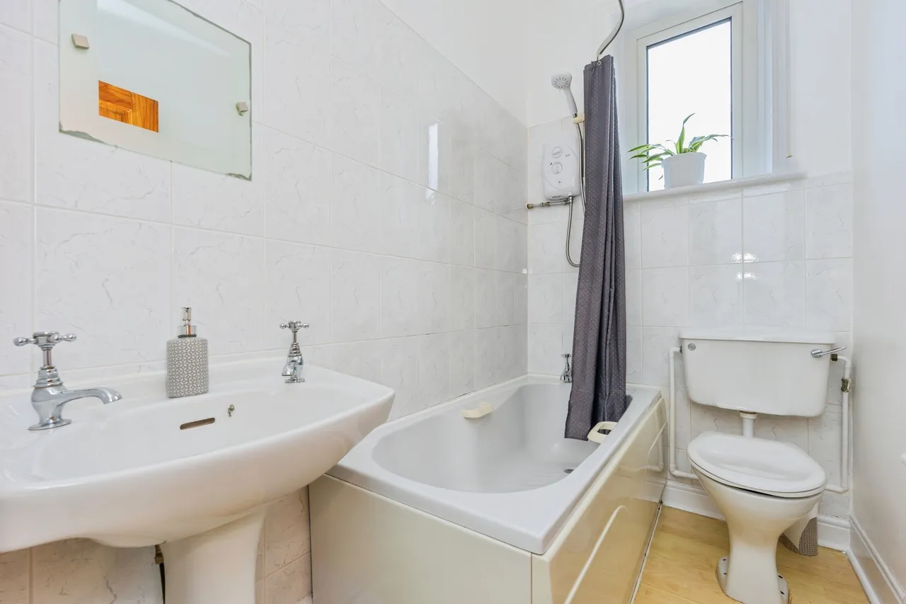 Tredcroft Street, Glossop, SK13, photo 12