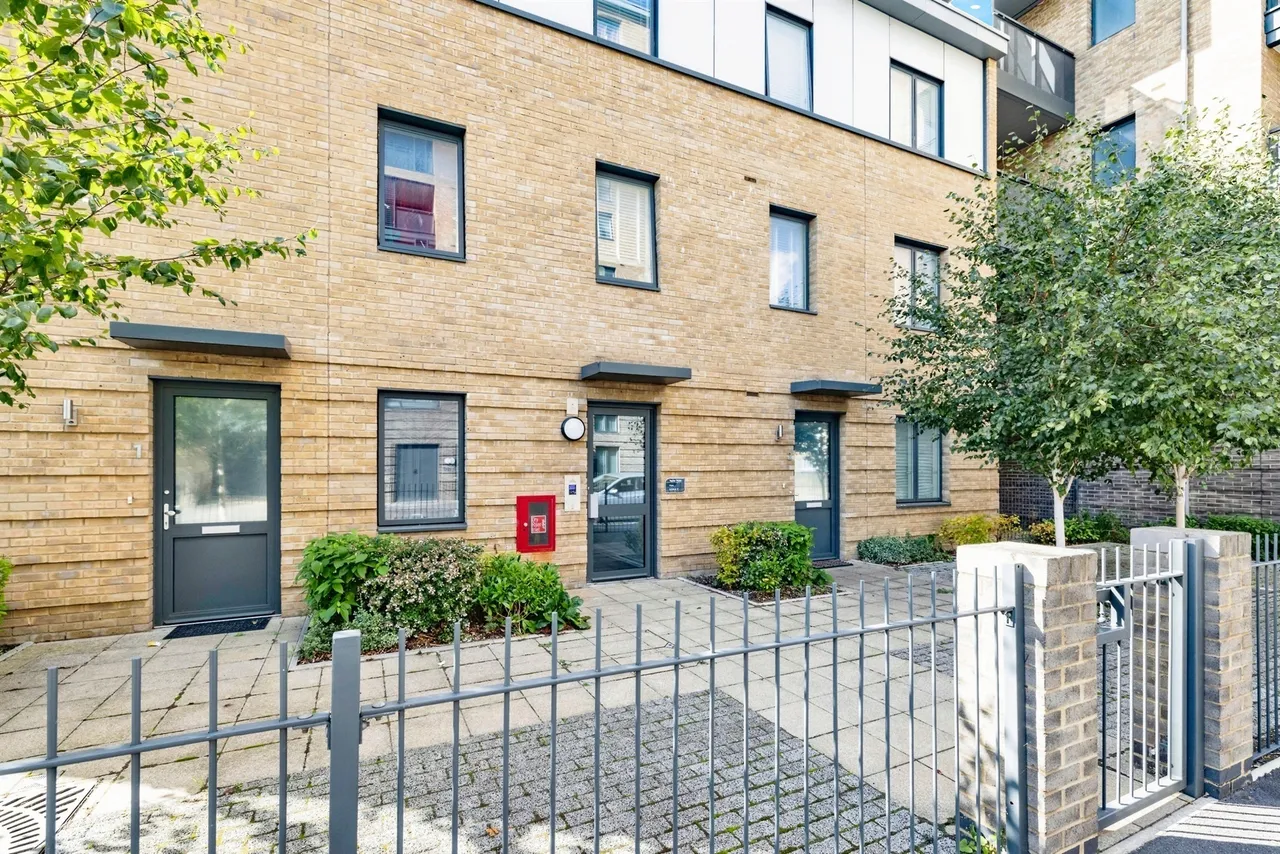 St. Johns Road, Watford, photo 11