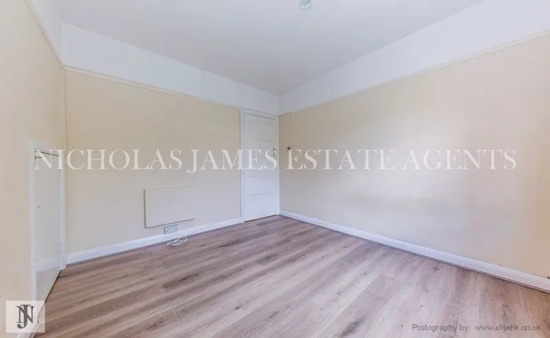 Grosvenor Court, Southgate, N14, photo 8