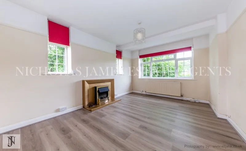 2 bed flat to rent, Grosvenor Court, Southgate, N14