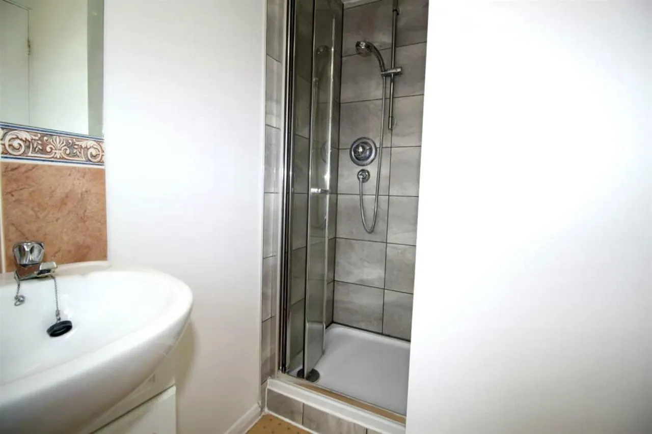 Roberts Close, Cheshunt, photo 11