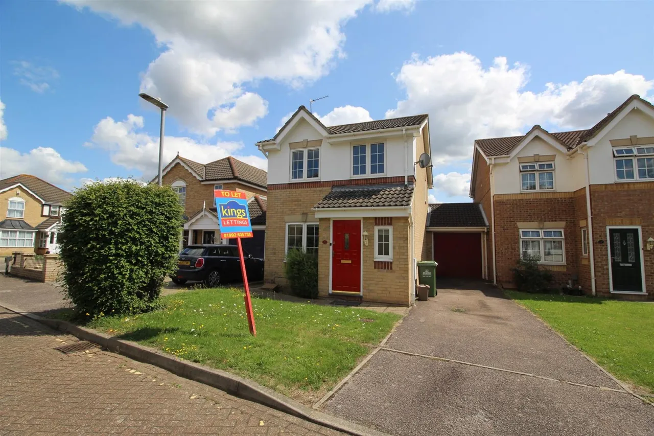 3 bed house to rent, Roberts Close, Cheshunt