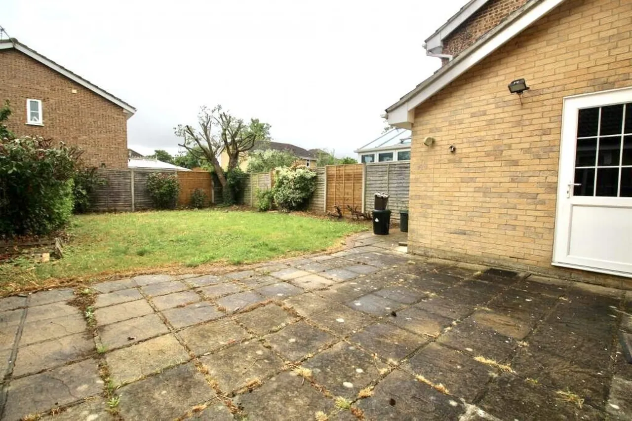 Roberts Close, Cheshunt, photo 7