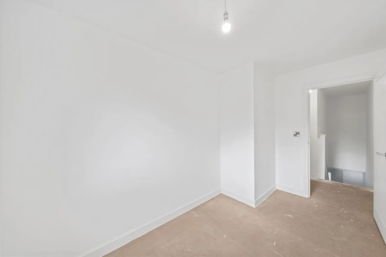 Halis Court, Hale Village, L24, photo 13