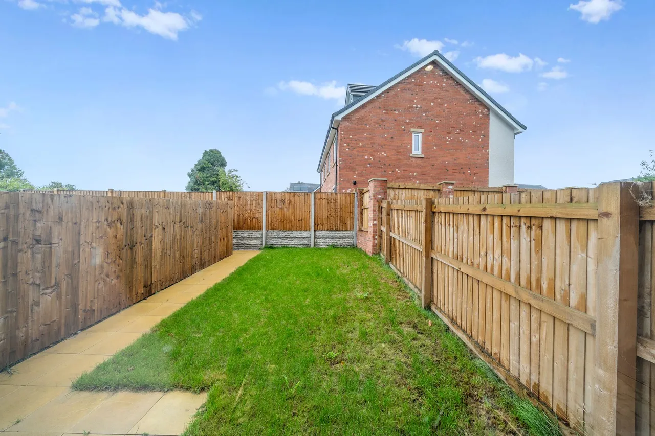 Halis Court, Hale Village, L24, photo 8