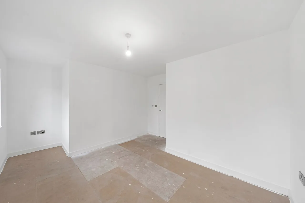 Halis Court, Hale Village, L24, photo 10