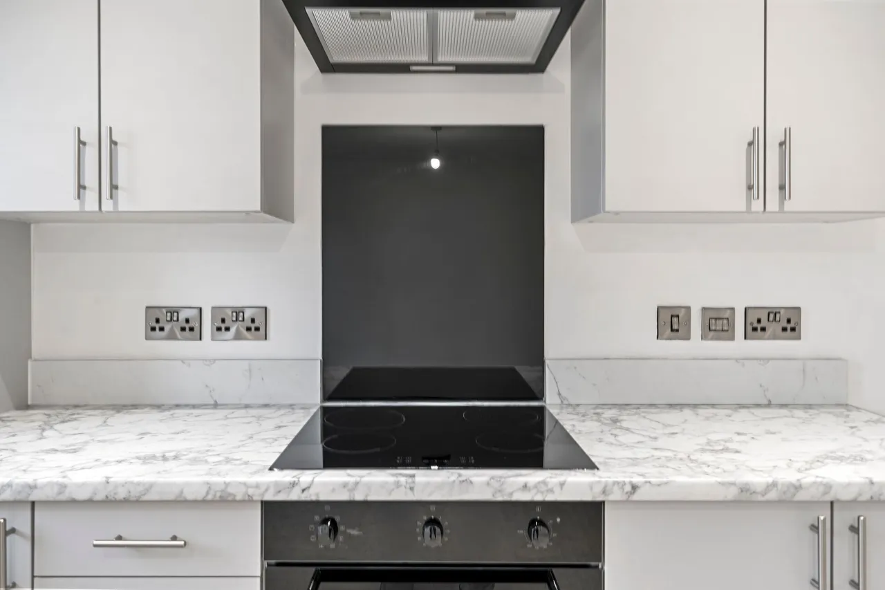 Halis Court, Hale Village, L24, photo 4