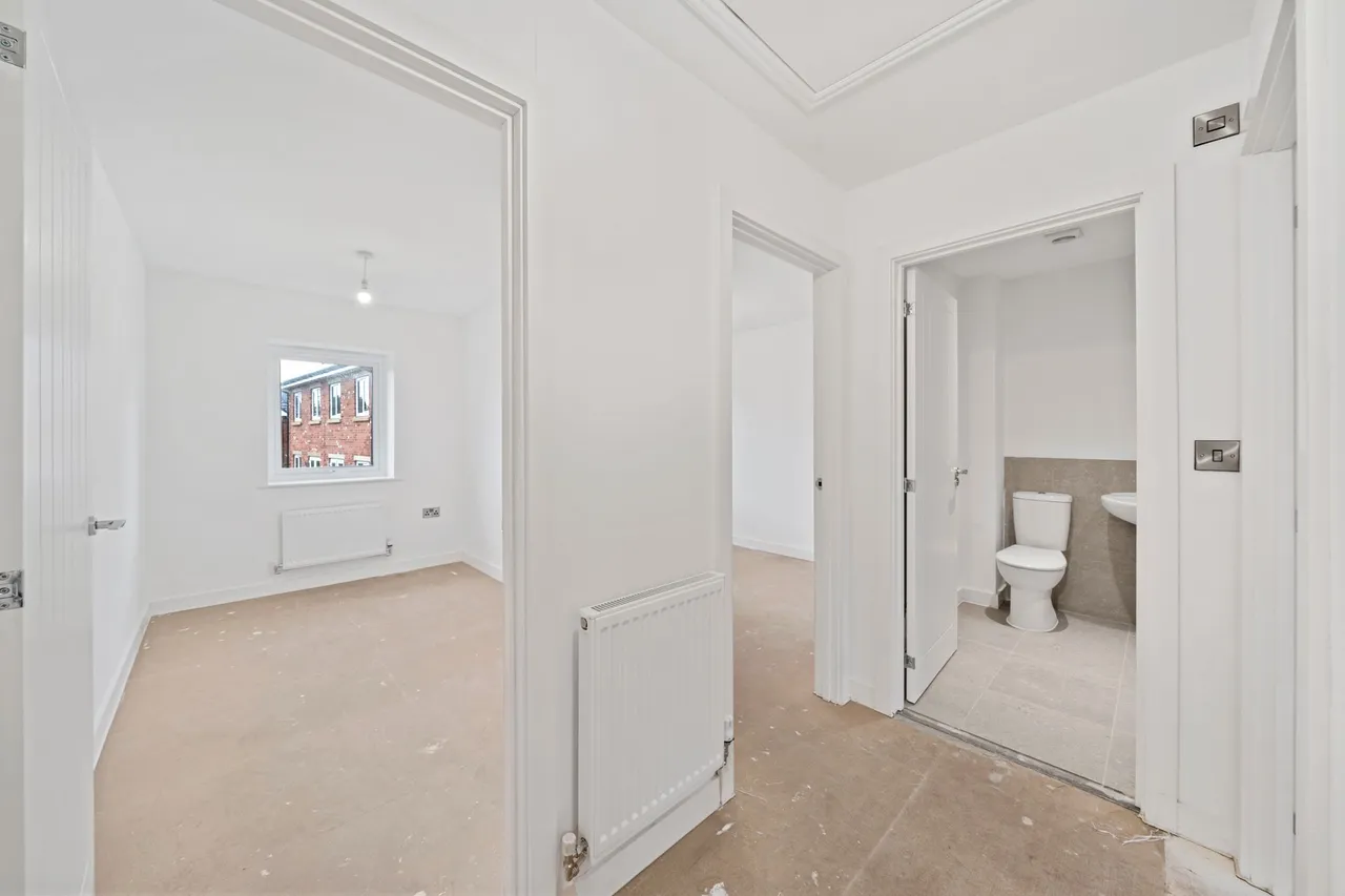 Halis Court, Hale Village, L24, photo 19