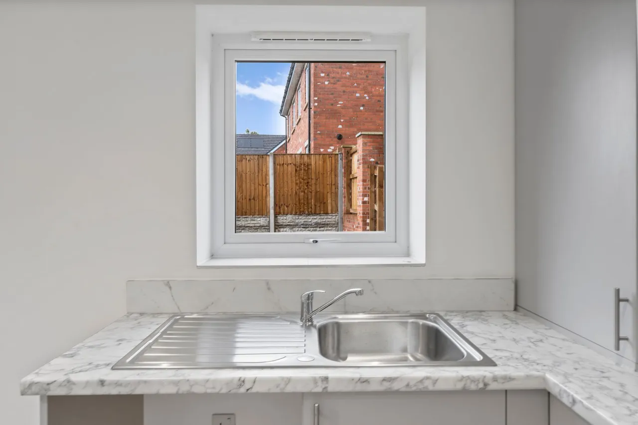 Halis Court, Hale Village, L24, photo 18