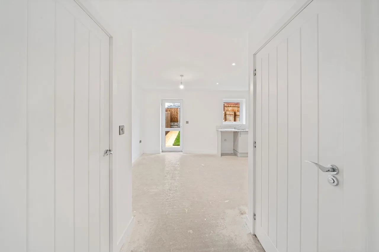 Halis Court, Hale Village, L24, photo 17