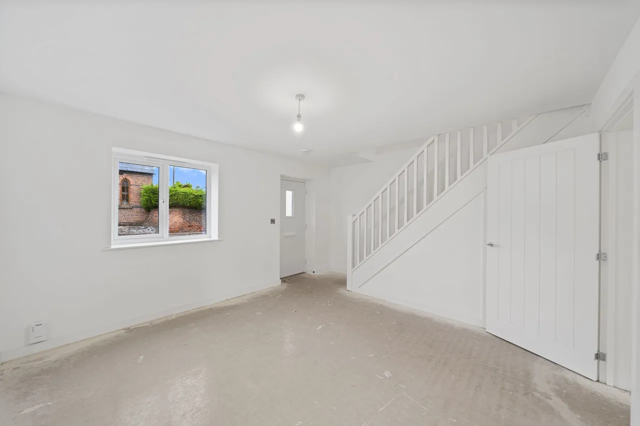 Halis Court, Hale Village, L24, photo 5