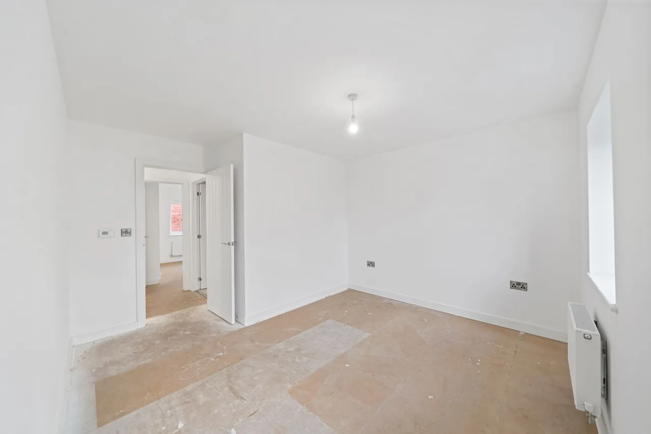 Halis Court, Hale Village, L24, photo 9