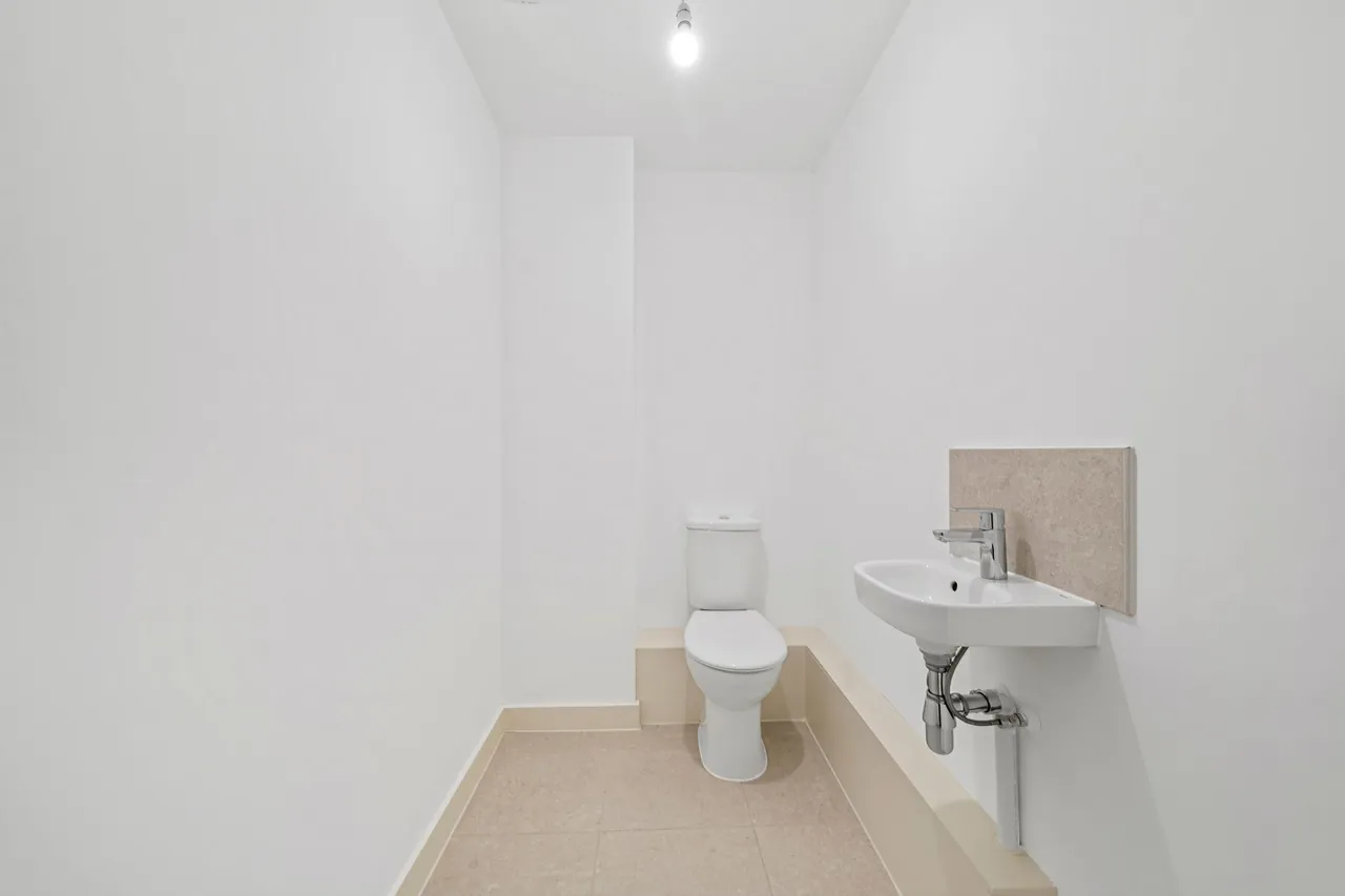 Halis Court, Hale Village, L24, photo 7