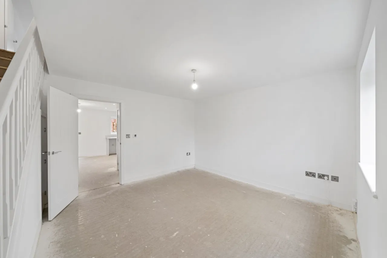 Halis Court, Hale Village, L24, photo 6