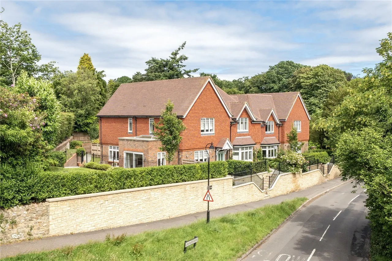 3 bed property for sale, Church Lane, Haslemere, GU27