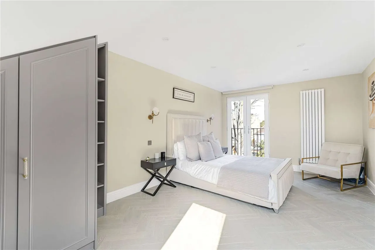 Whitehall Gardens, London, W3 9RD, photo 12