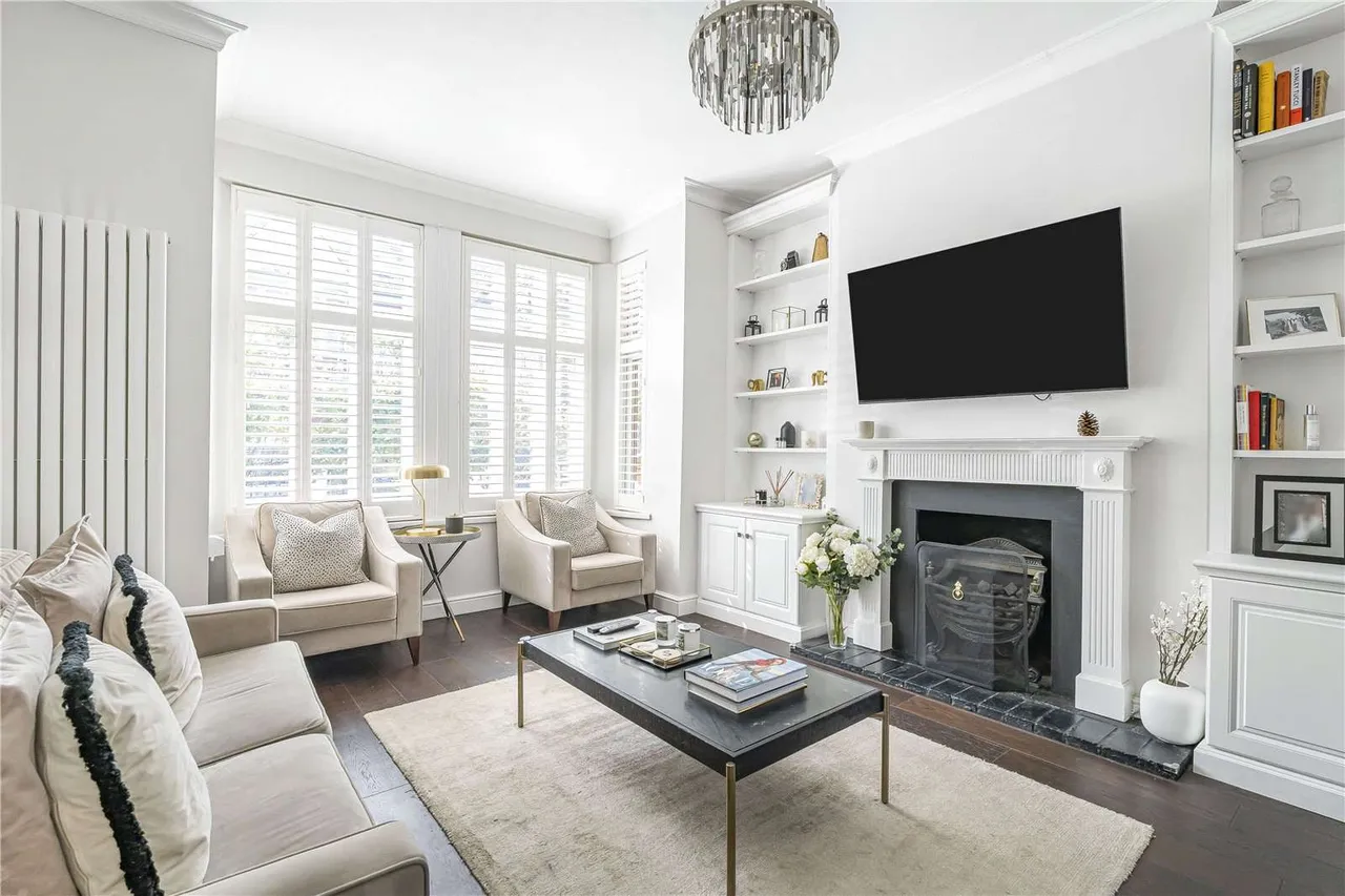 Whitehall Gardens, London, W3 9RD, photo 2