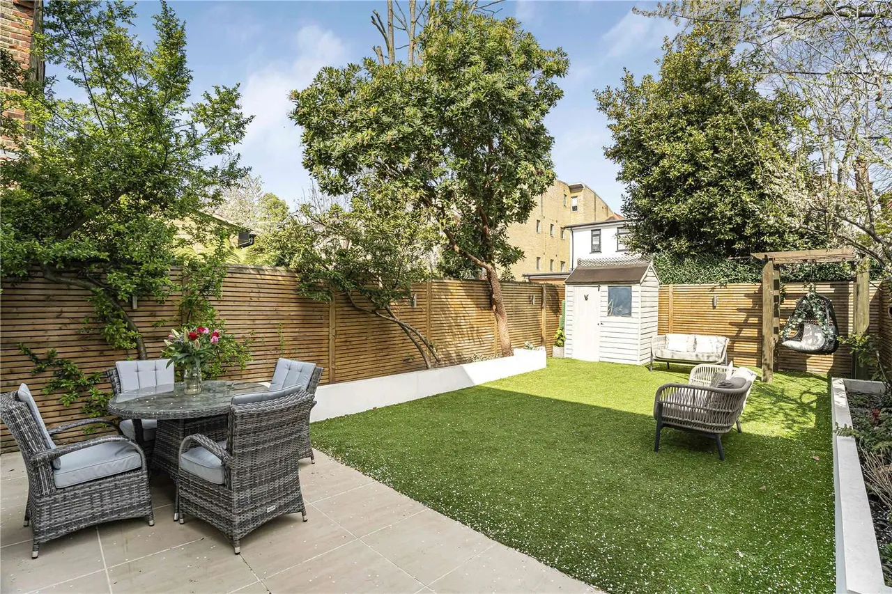 4 bed house for sale — Whitehall Gardens, London, W3 9RD