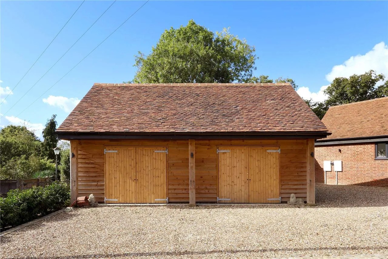 Ledgemore Lane, Great Gaddesden, HP2, photo 19